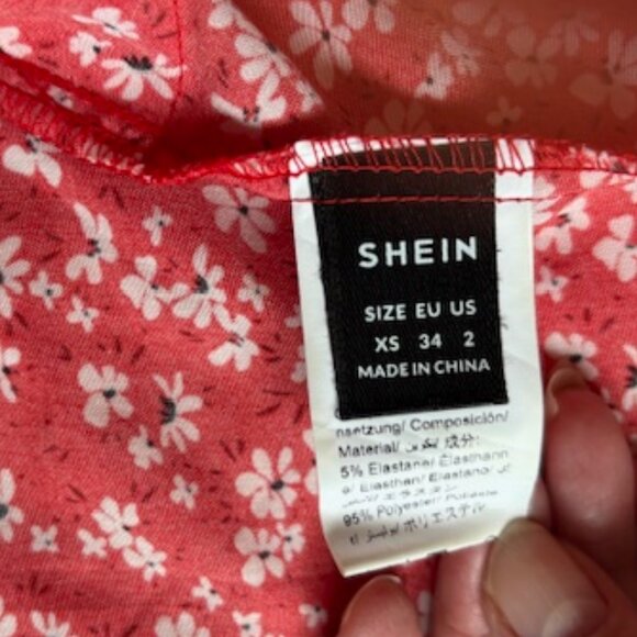 Shein Ladies Red White Floral Crop Wrap Top V-Neck Short Sleeve Blouse Size XS - Picture 3 of 9